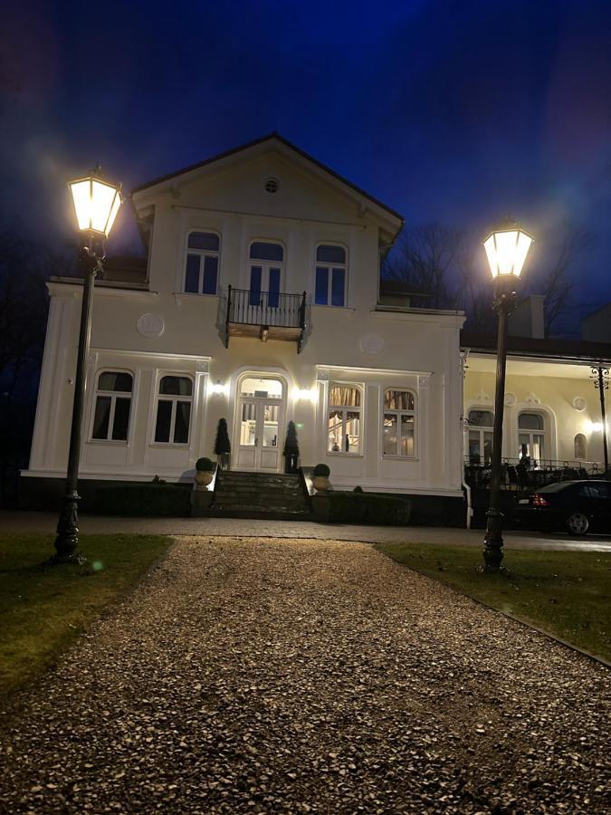 Hotel Dwór na Wolicy Dębica Exterior foto