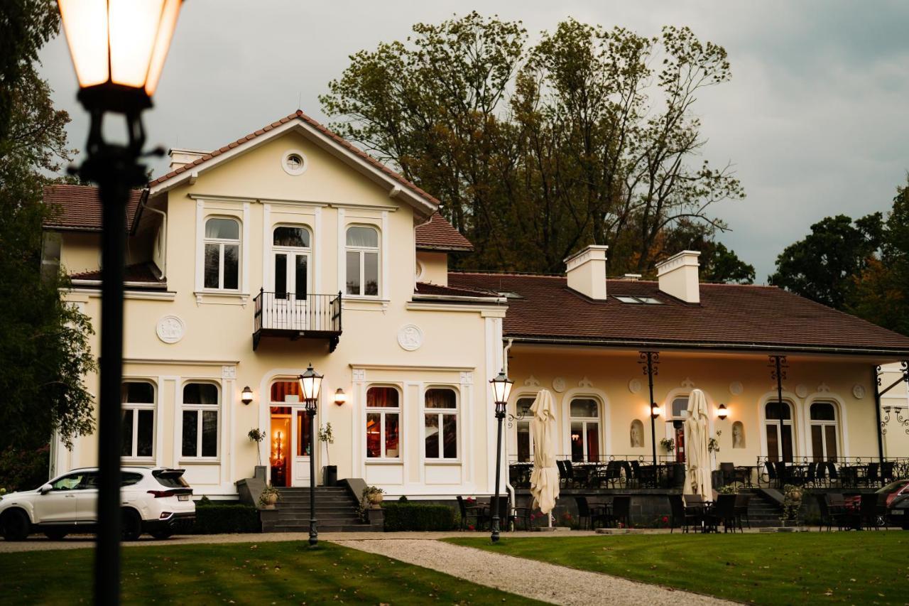 Hotel Dwór na Wolicy Dębica Exterior foto