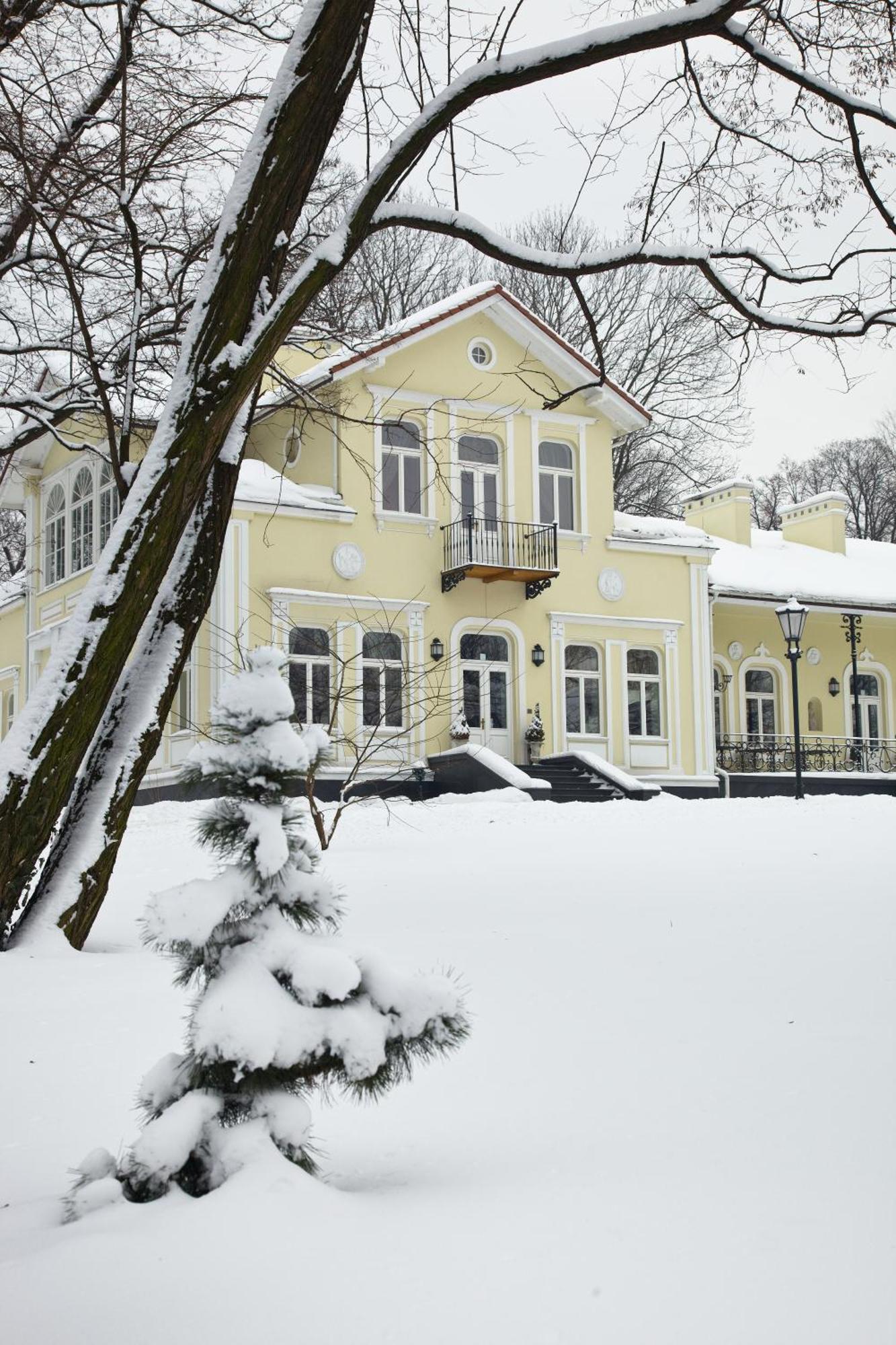 Hotel Dwór na Wolicy Dębica Exterior foto